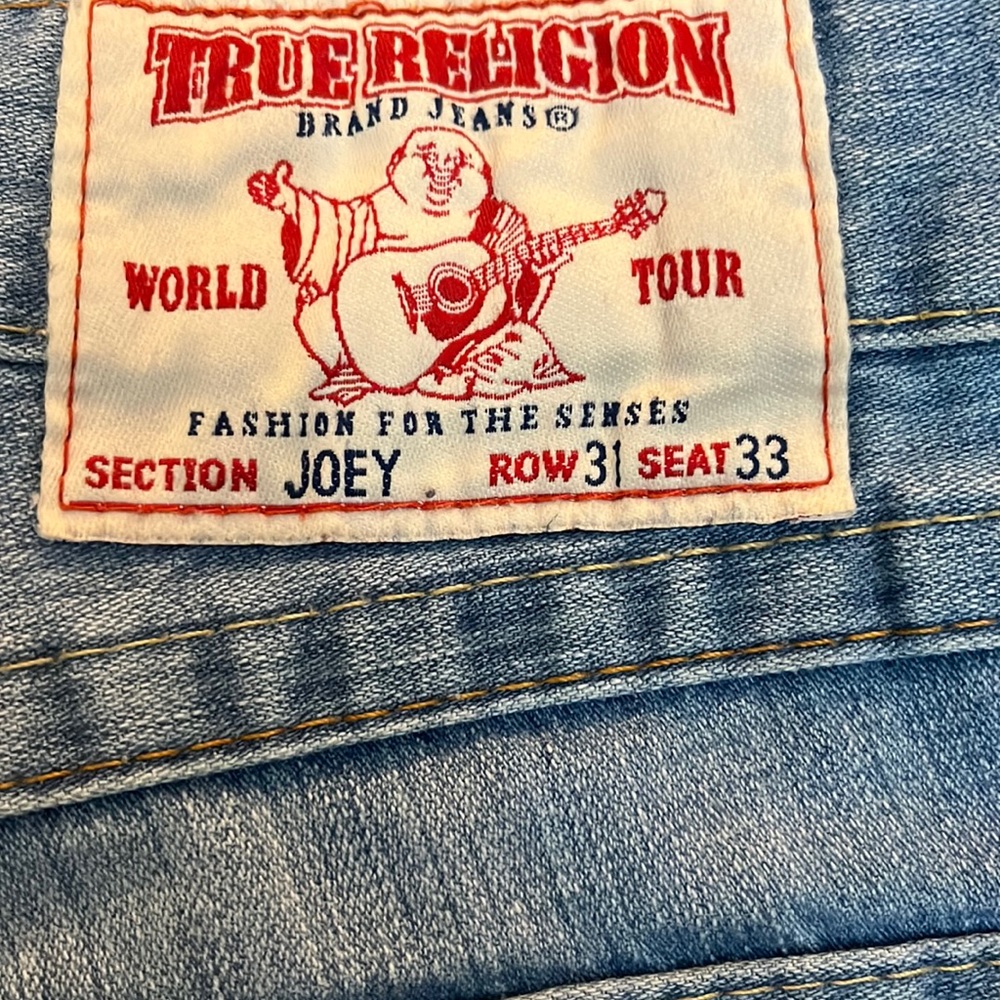 True Religion 31X33 Low rise Joey World Tour jeans in GREAT condition!!